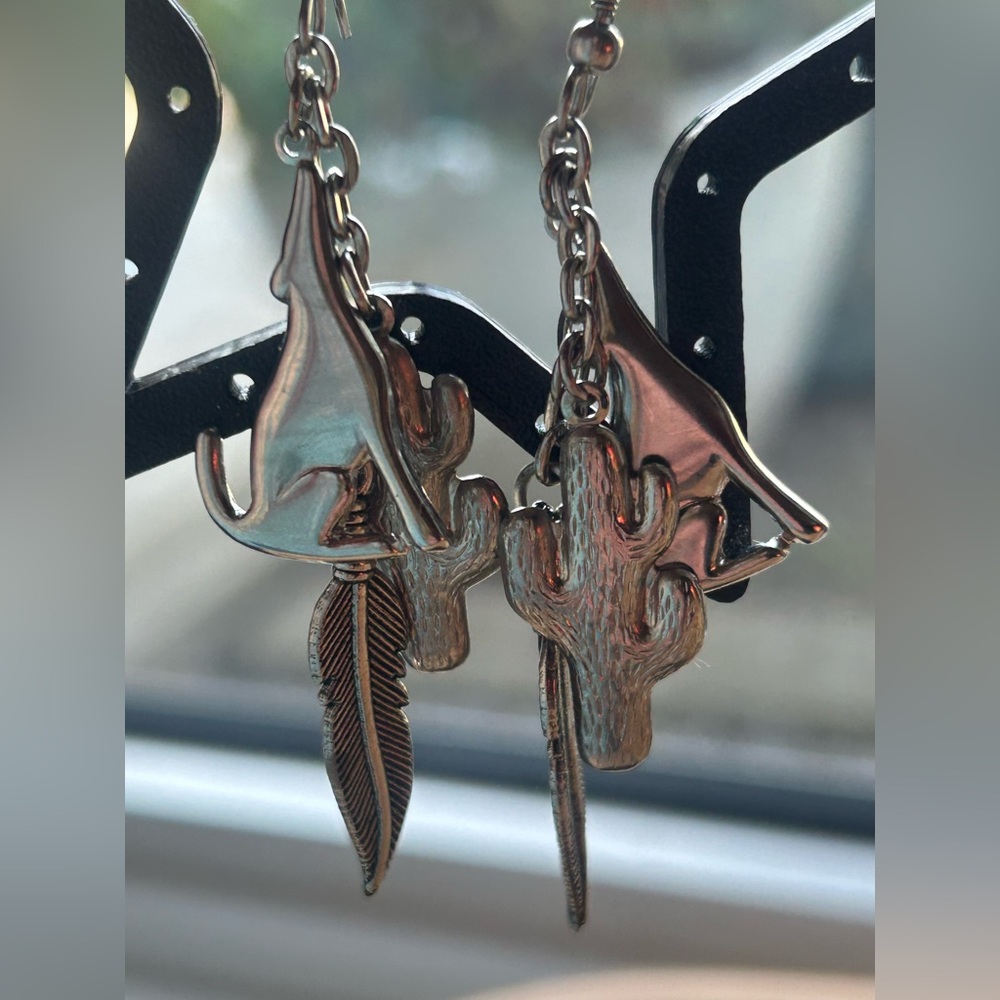 4/$20🌷🌵Western Charm Silver Tone Earrings🏜️☀️Cowboy! Cactus! Stampede!